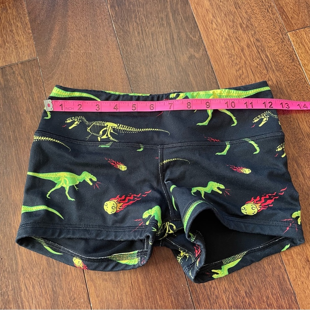FLEO Workout Shorts 2.5in Inseam Dinosaur Meteor Print Black Green Stretch XS - Picture 6 of 7